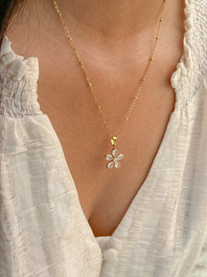 18kt Gold Plated Rolo Chain Dainty Daisy Flower Pendant Necklace
